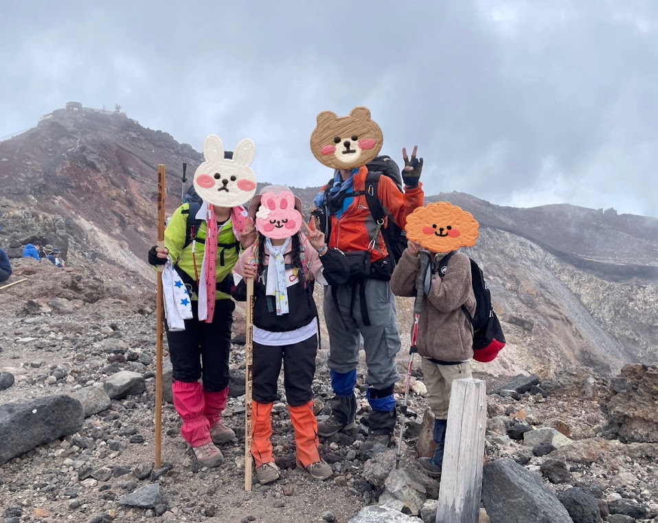 家族4人で富士山登頂