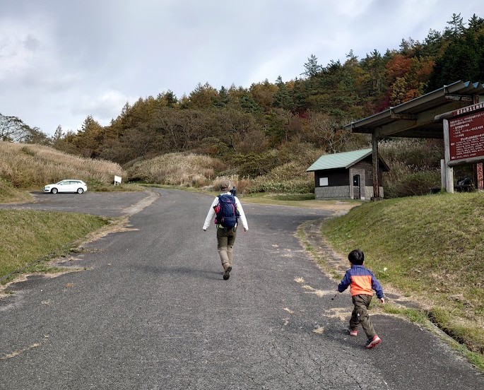雲月峠の登山口駐車場とトイレ